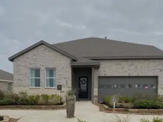 A charming brick home with modern landscaping in Anniston: Cottage Collection by Lennar (Katy, TX).