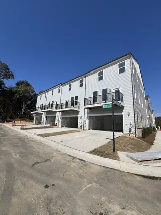 Modern townhomes with spacious garages in Galloway Towns by Pulte Homes (Charlotte, NC), featuring sleek architecture.