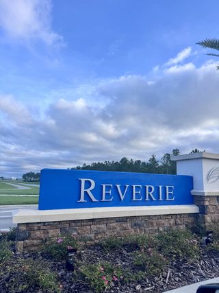 Street view Welcome to Reverie at Silverleaf by Dream Finders Homes, showcasing a stunning entrance in St. Augustine, FL.