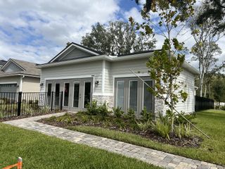 A charming modern home with elegant windows and lush landscaping in Irongate by Richmond American Homes (Jacksonville, FL).