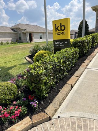 Charming landscape at the KB Home sales center in Bauer Meadows by KB Home, Hockley, TX.