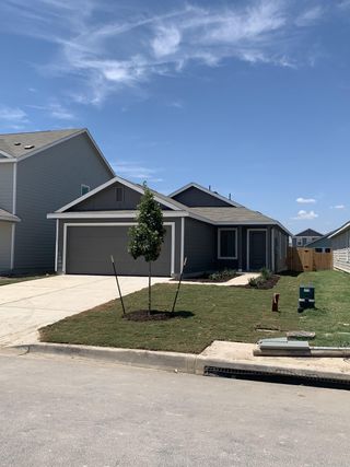 Street view Charming gray home with neat landscaping in Rancho Del Cielo by Lennar (Jarrell, TX).