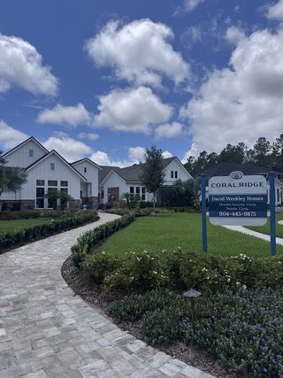Charming home with a landscaped yard in Coral Ridge at Seabrook 80’ by David Weekley Homes (Ponte Vedra, FL).
