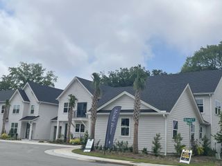 Street view Charming modern homes with sleek siding and manicured landscaping in Hayes Park by New Leaf Builders (Johns Island, SC).