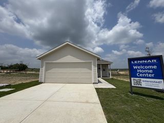 Street view A cozy, single-story home with a welcoming facade in Kyndwood: Eventide Collection by Lennar (New Braunfels, TX).