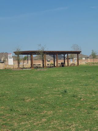 Community Amenities A charming pergola amidst a vast green space in Hazelwood by CB JENI Homes, Frisco, TX. Perfect for outdoor gatherings.