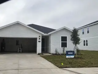 A charming modern home with a clean exterior in the Kings Preserve by Meritage Homes (Jacksonville, FL).