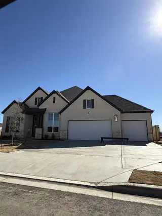 Street view A spacious modern home with a three-car garage in Santa Rita Ranch: 90ft. lots by Highland Homes (Liberty Hill, TX).
