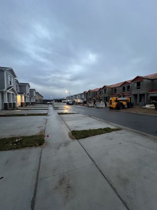 Street view Newly developing neighborhood with spacious sidewalks in Astonia: Chateau at Astonia by Lennar, Davenport, FL.