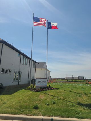 Street view A modern home with lush landscaping in Hazelwood by CB JENI Homes, Frisco, TX.