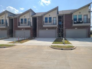 Modern two-story townhomes with spacious garages in Brentwood Court by Havendale Homes (The Colony, TX).