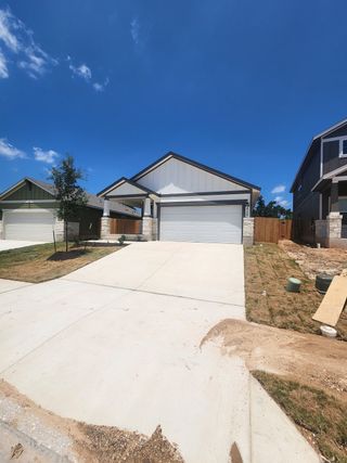 Street view A modern gray home with a spacious driveway in MorningStar - Reserve Collection by Meritage Homes (Georgetown, TX).