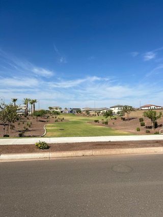 A scenic neighborhood park with manicured lawns in Ventana de Estrellas Enclaves by KB Home, Goodyear, AZ.