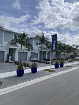 Charming townhomes with palm trees and modern design in Forest – Townhomes by Mattamy Homes (Lake Worth, FL).