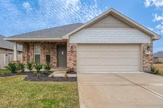 New construction Single-Family house 35 Greenbriar Lp, Angleton, TX 77515 - image