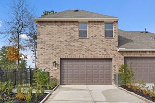 New construction Townhouse house 304 Fields Ln, Montgomery, TX 77316 - image