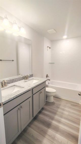 New construction Single-Family house 5 Keystone Ct, Angleton, TX 77515 plan 2320 - image