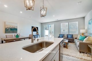 New construction Townhouse house 6044 Mallow Crossing Ln, Charlotte, NC 28213 - image