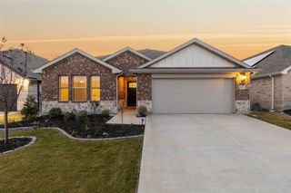 New construction Single-Family house 522 Castle Rd, Sherman, TX 75092 plan The Henderson - image