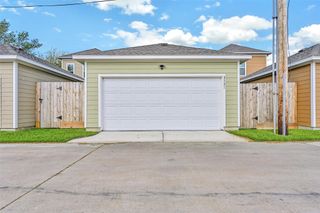 New construction Single-Family house 2521 S Houston Ave, Pearland, TX 77581 - image