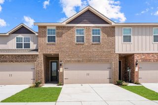 New construction Townhouse house 742 Carson Lane, Pilot Point, TX 76258 - photo