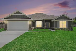 New construction Single-Family house 10 Greystone Ct, Angleton, TX 77515 plan 2320 - image