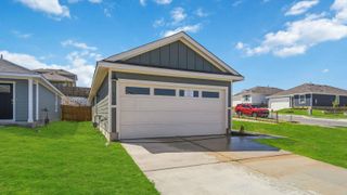 New construction Single-Family house 110 Schuenemann Wy, Uhland, TX 78640 plan The Estero - image