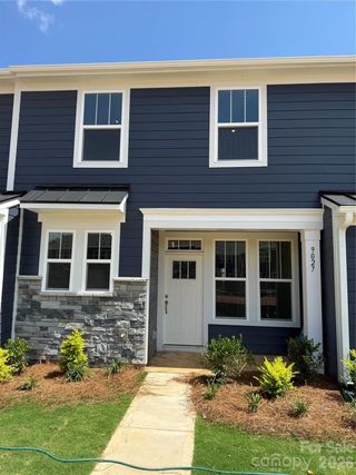 New construction Townhouse house 9027 Gulledge Ct, Charlotte, NC 28262 - image