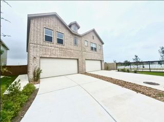 New construction Townhouse house 2155 Salinas Dr, Rosharon, TX 77583 - image