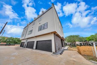 New construction Single-Family house 1135 Lake Pointe Pkwy, Sugar Land, TX 77478 - image