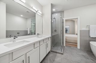 New construction Townhouse house 6338 Paddington Bend Dr, Houston, TX 77008 - image