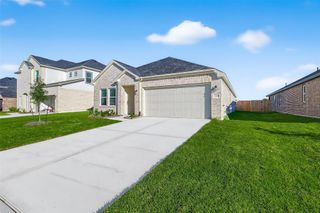 New construction Single-Family house 2115 Spring Hollow Dr, Baytown, TX 77521 - image