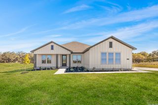 New construction Single-Family house 139 Pradera Rdg, Floresville, TX 78114 - image