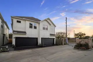 New construction Single-Family house 3923 Willowbend Pt, Houston, TX 77025 - image