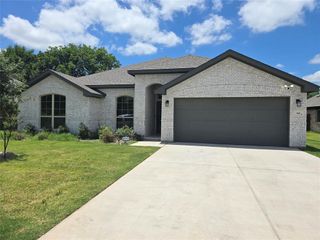 New construction Single-Family house 905 Mcanear St, Cleburne, TX 76033 plan Iverson I - image