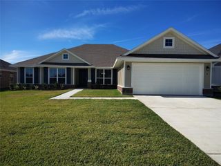 New construction Single-Family house 6 Keystone Ct, Angleton, TX 77515 - image