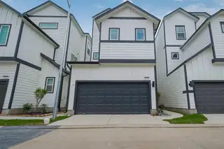 New construction Single-Family house 1609 Regents Ct, Houston, TX 77055 - image