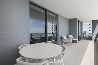 New construction Condo house 159 NE 6th St, Unit 2415, Miami, FL 33132 - image