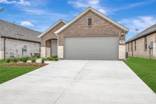 New construction  house 7003 Butterfield Dr, Sanger, TX 76266 plan Magnolia - 30' Smart Series - image