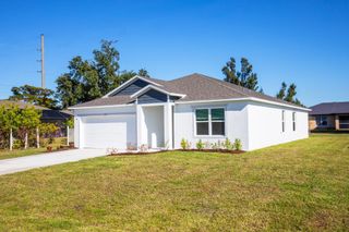 New construction Single-Family house 407 Sw 19Th Ave, Cape Coral, FL 33991 plan The Maple - image