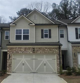 New construction Townhouse house 5629 Overview Dr, Flowery Branch, GA 30542 - image