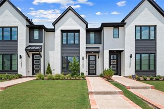 New construction Townhouse house 1433 Silver Marten Trail, Arlington, TX 76005 Julia- photo