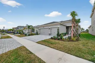 New construction Single-Family house 32268 Mahogany Valley Dr, Wesley Chapel, FL 33543 - image