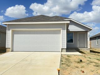 New construction Single-Family house 137 Bronco Rdg, Pleasanton, TX 78064 plan Sentosa - image