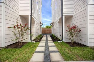 New construction Single-Family house 1713 Mary St, Houston, TX 77026 - image