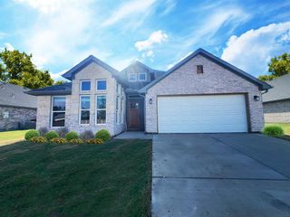 New construction Single-Family house 512 Courtney Dr, Sherman, TX 75092 plan The Pinto - image