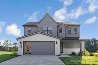 New construction Single-Family house 16033 Watts Creek Dr, Huntersville, NC 28078 plan Everett Elevation C - image