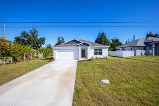 New construction Single-Family house 407 Sw 19Th Ave, Cape Coral, FL 33991 plan The Maple - image