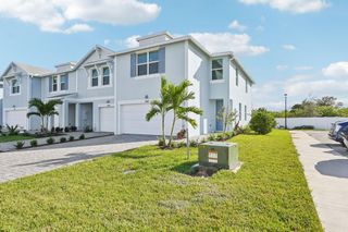 New construction Townhouse house 540 Salisbury Cir, Fort Pierce, FL 34982 plan Sandpiper End - image