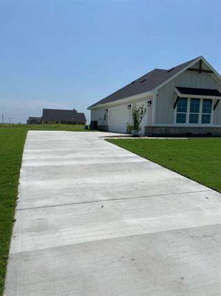 New construction Single-Family house 146 Aurora Ave, Valley View, TX 76272 - image